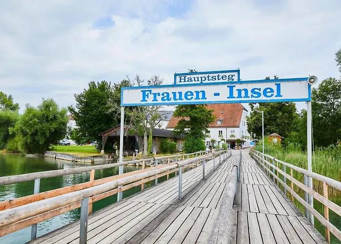 Apartament Stilvolles, Gepflegtes 5ferienloft Am Chiemsee, Balkon Übersee